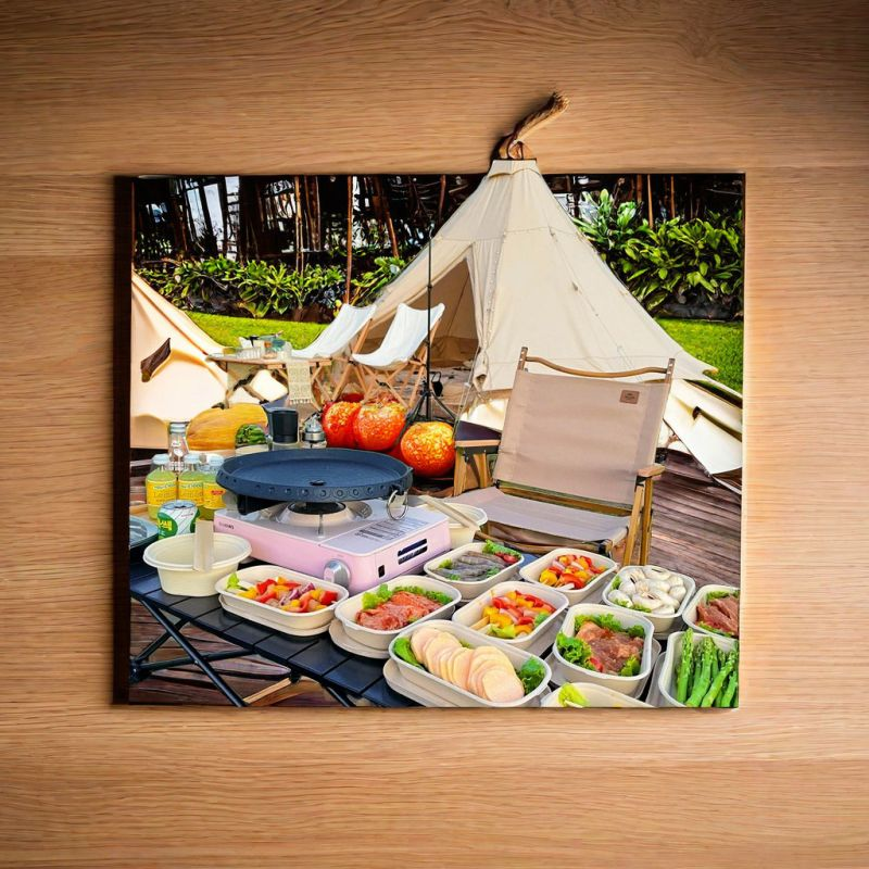 Eco-friendly disposable tableware set for outdoor camping and picnics