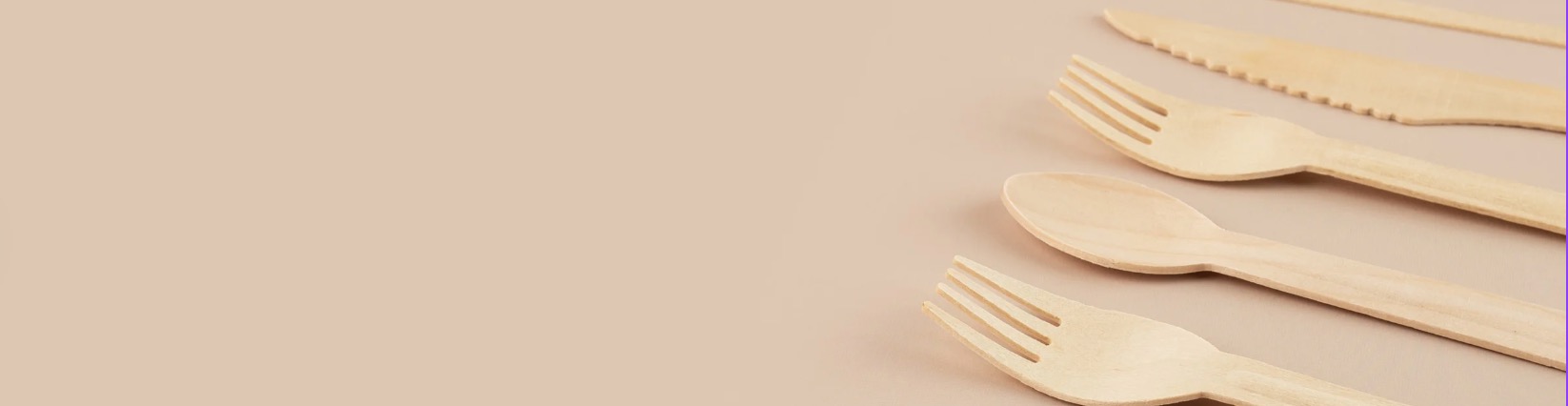 Bamboo knife - eco-friendly disposable cutlery for sustainable dining.